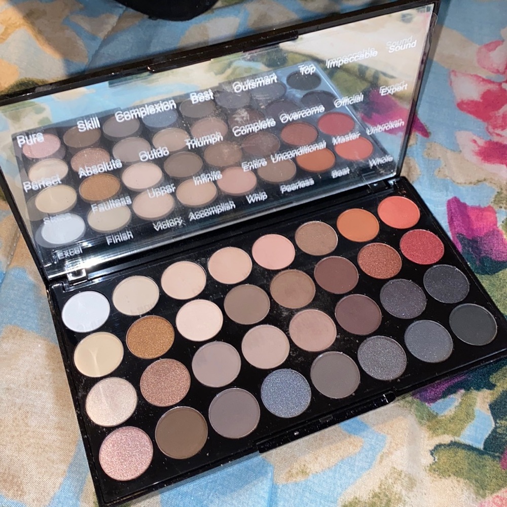 Makeup revolution flawless 2 eyeshadow palette!
